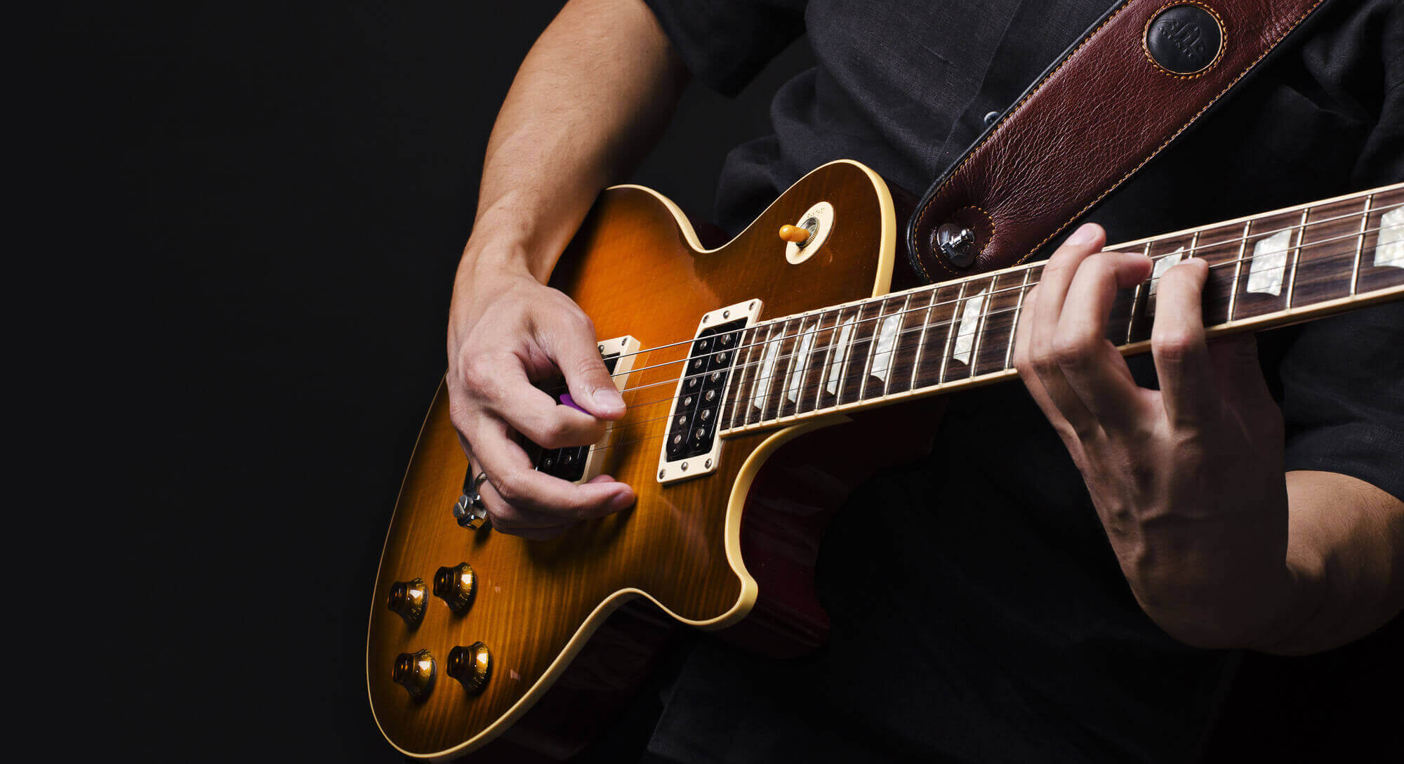 Man taking guitar lessons in Richmond VA